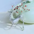 Vintage Emaillierte Hirsch Brosche mit roten Pflaumenblüten, elegante Tier Anstecknadel. - Blumenzweig Elch Brosche Silber