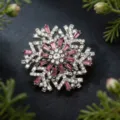 Drehbare Schneeflocke Brosche, rosa und weiße Strass Kristall Anstecknadel für Damen Mantel - Rotierende Schneeflocke Rosa