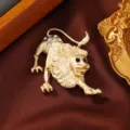 Matte gold lion brooch for women, creative rhinestone animal clothing pin apparel accessories. - Leo