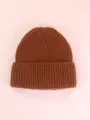 Bonnet en maille marron chaud classique pour l'hiver avec un design à revers minimaliste - Couleur caramel