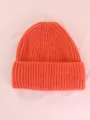 Bonnet en maille côtelée orange vif pour l'hiver, texture en laine douce et chaude. - Rouge Orangé