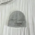Graue kinder strickmütze mütze mit mode buchstaben stickerei, gemütliche winter kopfbedeckung. - Nur Hut / Hellgrau