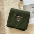 Bufanda de punto verde oscuro con lindo bordado de salchicha, calentador de cuello de invierno. - Verde Militar