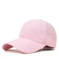 Nahaufnahme der atmungsaktiven, perforierten Mesh-Einsätze an der pinken Sport-Baseballkappe. - M (Standardgröße 55-58 cm) / Rosa