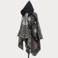 Schwarzer und beiger geometrischer Kapuzen-Strickponcho stilvoller warmer Winterumhang - Cape / Schwarz Beige