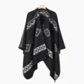 Capa chal de punto negro con patrón geométrico estilo étnico, prenda de abrigo para mujer. - Bufanda con abertura / Negro