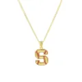 Collier chaîne dorée avec pendentif lettre S émaillé blanc et coutures de baseball rouges. - Style S / Or