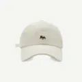 Klassische beige Baseballkappe mit süßem braunem gesticktem kleinen Fuchs-Logo, Baumwolle. - Verstellbar / Gebrochenes Weiß