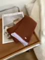 Gemütlicher braun-lila farbblock Strickschal im Winter warmer Halswärmer für Damen stilvoll - Karamell Violoetter Rand