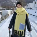Verdickter Kaschmir-Gefühl Winterschal für Damen mit Kontrasttasche und eleganten Quasten. - Taschen-Quasten-Stil (Zitronengelb) / 40x210cm / Zitronengelb