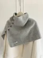 Grauer Strick hoher Kragen asymmetrischer Knopf Cape Schal Winter kuschelig warmer Poncho - Grau