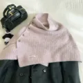 Gemütlicher Damen Strick Cape Schal mit Rollkragen, elegante knöpfbare Wollmischung Poncho. - Taroviolett