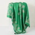 Écharpe en soie satinée à motif paisley vert, élégant foulard carré brillant pour femmes. - Cachemire vert