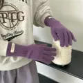 Kuschelige violette Touchscreen Strickhandschuhe aus reiner Wolle für Damen im Winter. - Einheitsgröße / Lila