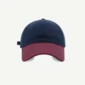 Primer plano de la visera de la gorra bicolor y las costuras de contraste, estilo. - M (56-58cm) / Azul marino