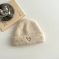 Kinder Mütze Süße Herz Bestickung Winter Warme Strickmütze Jungen Mädchen Einfarbig Freizeit - Cremeweißer Hut