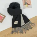 Koreanischer Winter doppelseitiger zweifarbiger Kaschmir-Imitat Schal Detail, Fransen Design. - 68x200cm / Schwarz Beige