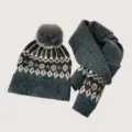Kinder Winter Strickmütze Schal Set, retro Muster warme kuschelige Kaschmir Optik 2er Set. - Mütze Schal Set / Dunkelgrau