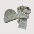 Set di berretto e sciarpa in maglia grigia per bambini, cappello invernale e scaldacollo. - Set Berretto Sciarpa / Grigio chiaro