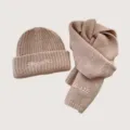 Set berretto e sciarpa in maglia invernali per bambini in cammello con simpatiche lettere ricamate. - Set Berretto Sciarpa / Rosa