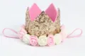 Diadema de corona dorada con purpurina para niños con decoraciones de rosas rosas y blancas - VACÍO / Oro claro