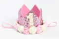 Corona de primer cumpleaños rosa brillante para bebé decorada con rosas de espuma - Número 1 / Rosa bicolor