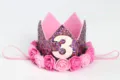 Diadema de corona rosa con purpurina para el 3er cumpleaños con detalles de rosas - Número 3 / Rosa Rojo Arcoiris