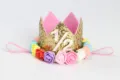 Diadema con corona dorada para bebé con rosas de colores para fiesta de seis meses - Número 1/2 / Oro Cián Arcoíris