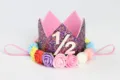 Diadema de corona rosa brillante para medio cumpleaños con rosas artificiales de colores - Número 1/2 / Rosa Rojo Arcoiris