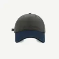 Gorra de béisbol bicolor suave en detalle, corona gris oscuro con visera azul, estilo casual. - M (56-58cm) / Gris