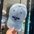 Modische Jeans-Baseballkappe für Damen mit Buchstabenstickerei und klassischem gebogenem Schirm. - M (56-58cm Verstellbar) / 08 New York Stil / Hellblau