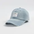 Hochwertige Destroyed Jeans Baseballcap mit Buchstaben-Patch, stilvoll und vielseitig. - M (56-58cm Verstellbar) / VOGUE Buchstaben Stoffetikett Stil / Hellblau
