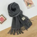 Dunkelgrauer Winter Schal im Kaschmir-Gefühl für Damen, klassisches Fransen-Design mit Label. - 68x200cm / Dunkelgrau