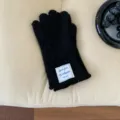 Gants d'hiver tricotés noirs pour femmes, variante chaude à cinq doigts et écran tactile. - Taille unique / Noir