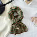 Modieuze gekleurde gestreepte gebreide sjaal voor dames, zachte warme winterhalsdoek, stijlvol. - koffiekleur