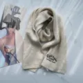 Gemütlicher warmer Strickwolle Schal für Damen im Winter mit feiner Stickerei Halswärmer - 22x145cm / Beige