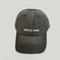 Jeans Baseballcap mit weißer Hustle Hard Stickerei, modische koreanische Freizeitmütze für Damen. - M (56-58cm Verstellbar) / HUSTLE Buchstabe Gestickter Stil / Schwarz