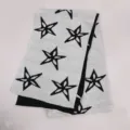 Bufanda de punto en blanco y negro con llamativos patrones de estrellas, ideal para otoño e invierno. - Bufanda blanca (bicolor de doble cara)