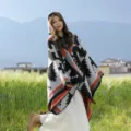 Dames etnische print met capuchon poncho cape winter warme mode reis sjaal kleding - 130x150cm / Zwart