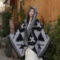 Etnische stijl capuchon poncho cape voor vrouwen, warme winter gebreide sjaal, boho reiskleding. - 130x150cm / Zwart Wit