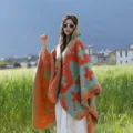 Etnische stijl poncho met capuchon voor dames, kleurrijk geometrisch patroon warme reiscape sjaal. - 130x150cm / Oranje