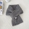 Grauer Strickschal für Damen Winter warmer Wollschal weicher stilvoller Kreuzschal Alltag - Gestrickter Zopfmuster Kreuz Grau