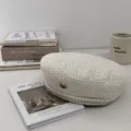 Chapeau beret elegant pour femme en tweed avec des perles et des strass pour l'automne hiver. - Réglable / Blanc