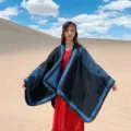 Estilo étnico mujeres invierno cálido chal capa, elegante bufanda de viaje negro azul foto desierto. - Disco negro y azul