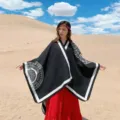 Mujer Estilo Étnico Negro Blanco Tejido Capa Chal Cálida Manta Para Viaje Desierto Foto - Disco blanco y negro