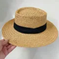 Chapeau de paille plat femme ete avec ruban noir retro chapeau de soleil de plage chic - Réglable (55-60cm) / Kaki avec ruban noir