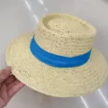 Chapeau de paille d'ete avec ruban bleu, chapeau de soleil plat de plage pour femmes. - Réglable (55-60cm) / Beige avec ruban bleu