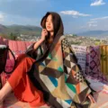 Ethno Kapuzen Cape mit Fransen, geometrischer Schal, warmer Poncho für Reise und Sommer. - Dreieck-Kombination - Khaki