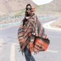 Ethischer Strick-Kapuzenschal mit Fransen für Damen, warmer Winter-Poncho-Umhang für Reisen. - Kapuzen-Poncho mit Doppelrautemuster, Orange