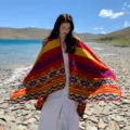 Mujer étnico geométrico rayas chal capa cálido viaje ropa de abrigo poncho elegante - Flor de contorno rojo
